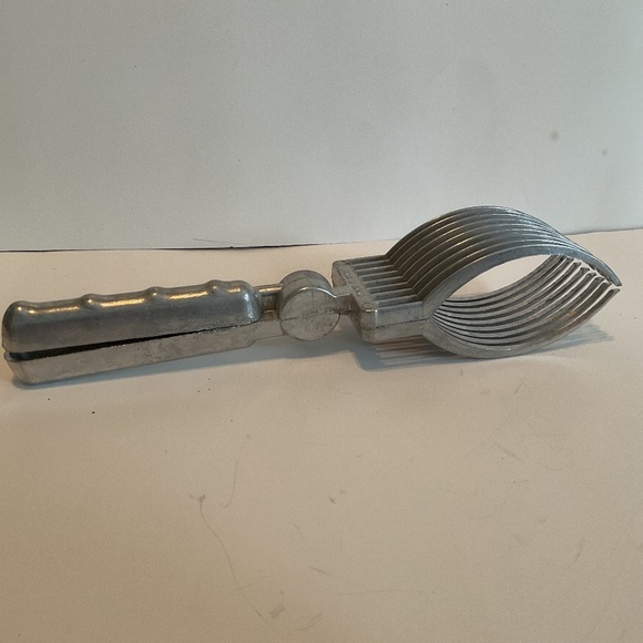 Vintage metal roast fork, meat tongs for slicing, roast for roast dinner. - Picture 1 of 7